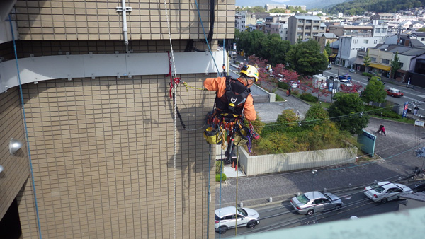 ロープアクセス、基地局点検1